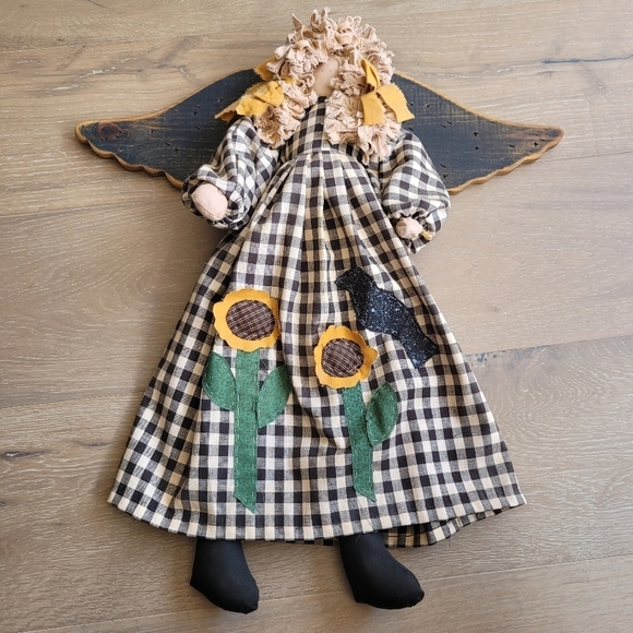 Bouquet Enterprises Primitive Sunflower Angel w/Wood Wings - Picture 4 of 7